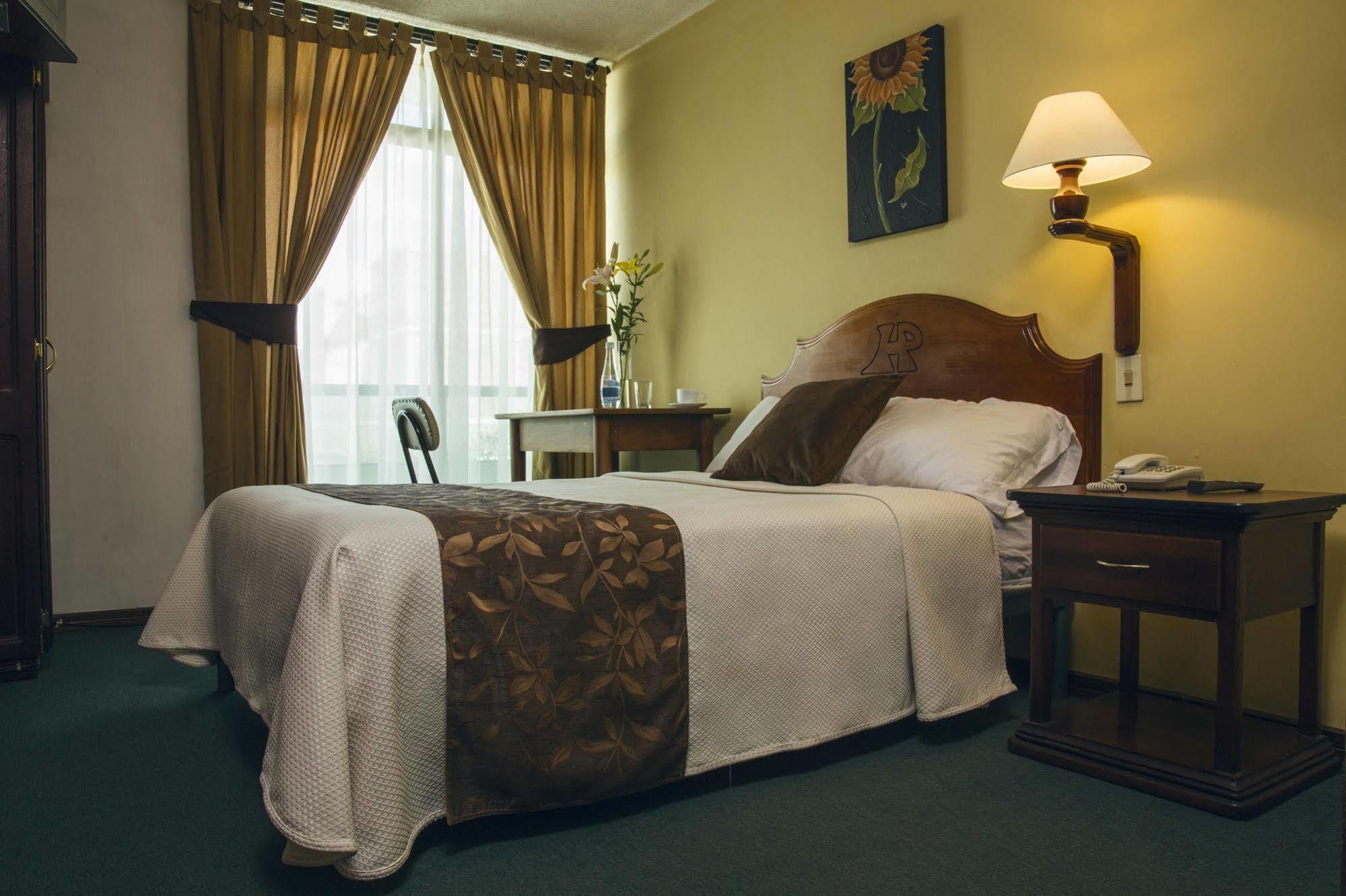 Hotel Podocarpus Loja Esterno foto